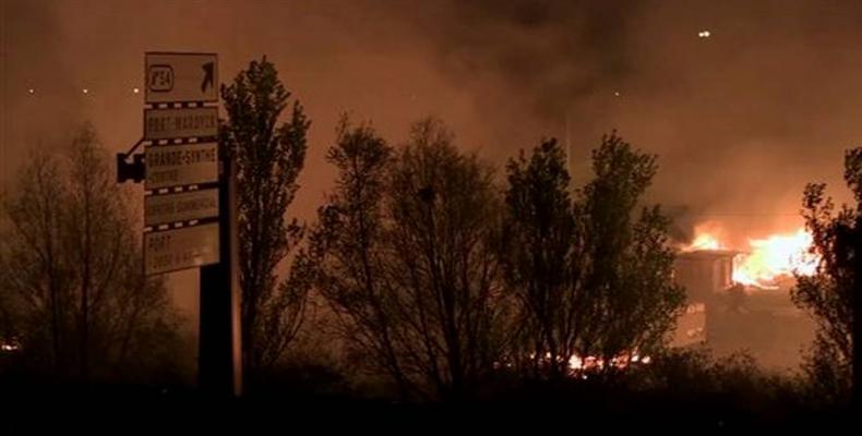 Incendio en campo de refugiados en Francia. Foto: AP