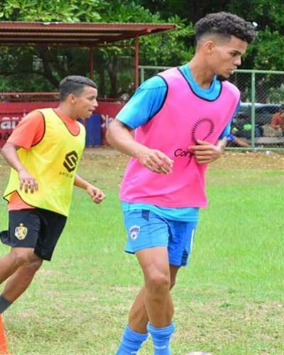Sandro Cutino, en premier plan,  a eu de très bons résultats au sein du FC Managua.