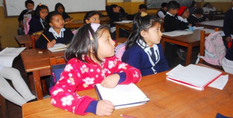 Desde el 2006 que Morales llegó al poder fueron construidas miles de escuelas en la nación andino-amazónica. Foto: Archivo