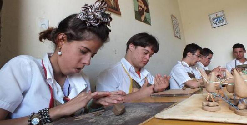 La Educación Especial constituye una de las prioridades de la Revolución cubana. Fotos tomadas de la ACN