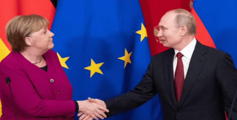  Russian President Vladimir Putin and German Chancellor Angela Merkel in the Kremlin.  (Photo: Reuters)