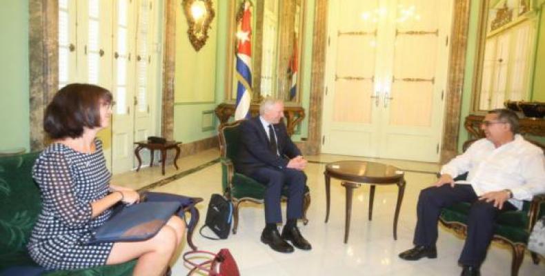 Cuban Deputy Foreign Minister Marcelino Medina González met Tuesday in Havana with Robert Keating. Photo: Cubaminrex