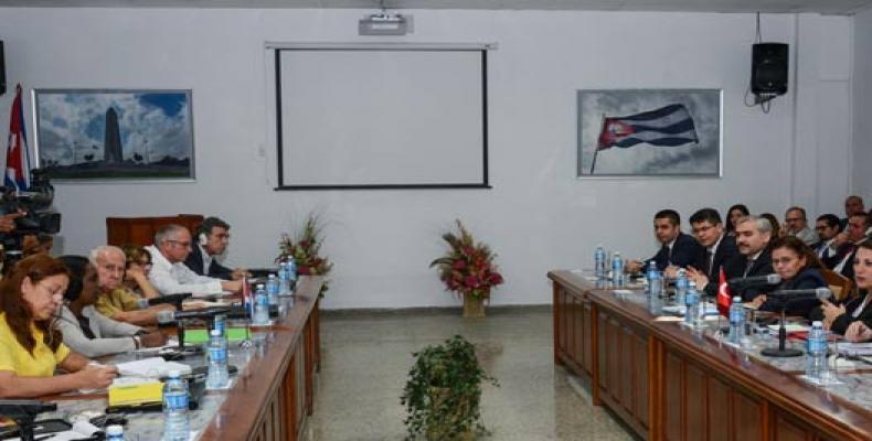 Reunión de trabajo cubano-turca