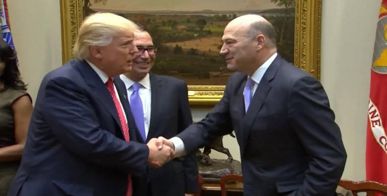  Trump shakes hands with economic adviser Gary Cohn.  Photo: Reuters