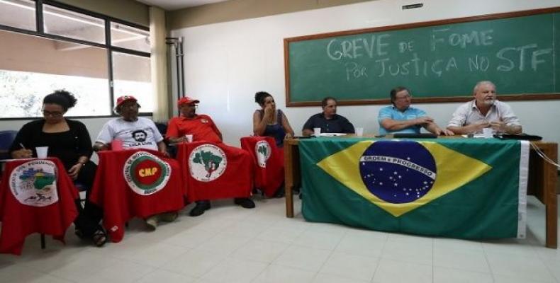 João Pedro Stedele introduces people who will carry out an indefinite hunger strike for Lula's freedom and for the resumption of democracy.  Photo: Lula Marques