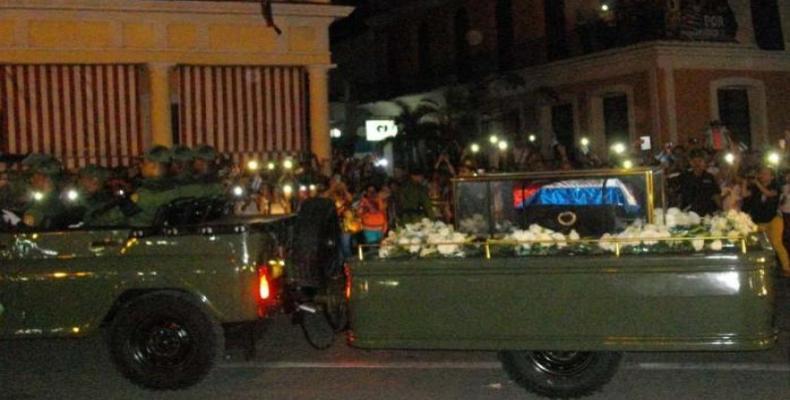 Armón con restos de Fidel en Cienfuegos.  Foto:  Diario Granma