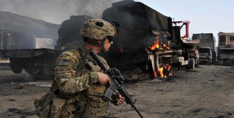 Image shows a U.S. soldier on guard following suicide attack at the Afghanistan-Pakistan border.  (Photo: AFP)