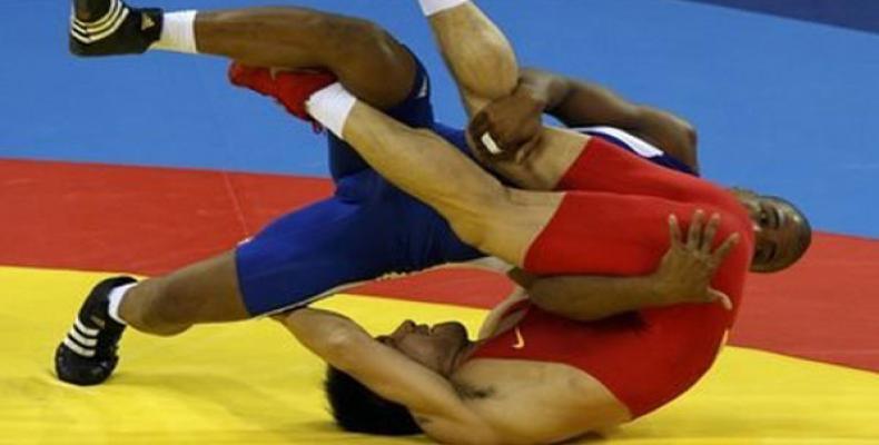 Dos luchadores en acción. Foto: Archivo