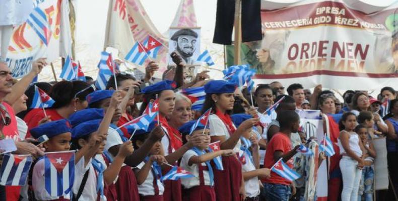 La clase obrera santiaguera protagonizará mañana otro histórico desfile por el Primero de Mayo.Foto:Omara García Mederos/ACN