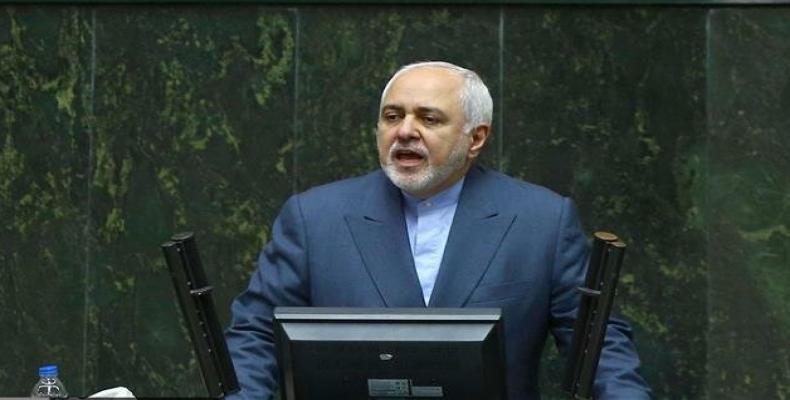Mohammad Javad Zarif addresses a session of the Parliament.  (Photo: ICANA)