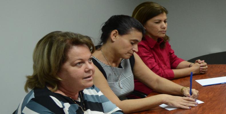 Teresita Rodríguez (I), Ana Teresa Igarza (C) y Vania Rodríguez (D) representan a Cuba en la cita Hecho en las Américas. Fotos: Roberto Suárez