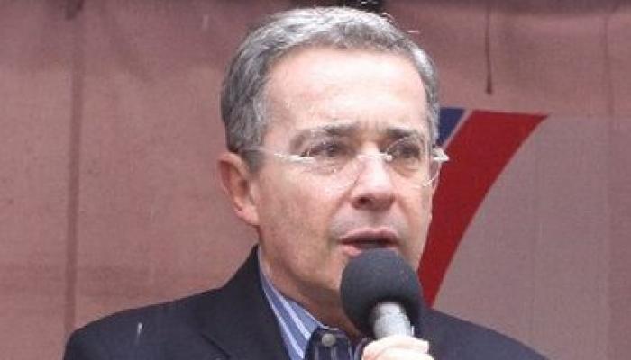 Alvaro Uribe a démissionné de son poste de sénateur