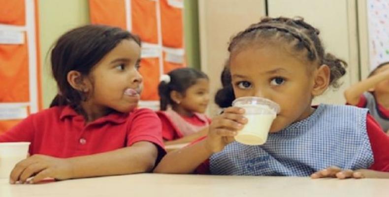 The coverage will increase from the current 1.2 children to 4.6 million in more than 25,000 schools.  (Photo: VTV)