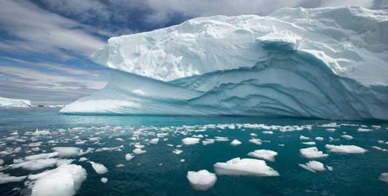 Si todo el hielo en la Antártida se derritiera sería suficiente para elevar el nivel del mar 57 metros.Foto:Cristopher Michel.Meteorología en red.