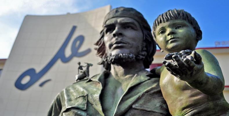70,000 gather in Cuba to remember Che Guevara on anniversary of