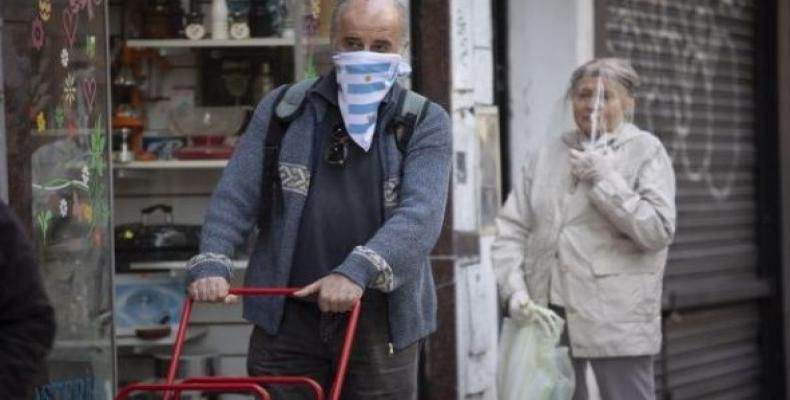 People wearing handmade protective gears wait to enter a supermarket in Buenos Aires.  (Photo: Xinhua)