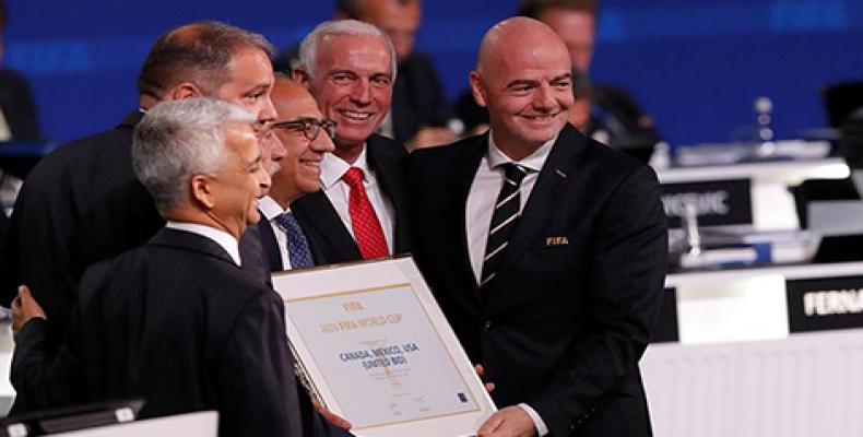 FIFA President Gianni Infantino (R) congratulated the United 2026 delegation in Moscow [Sergei Karpukhin/Reuters]
