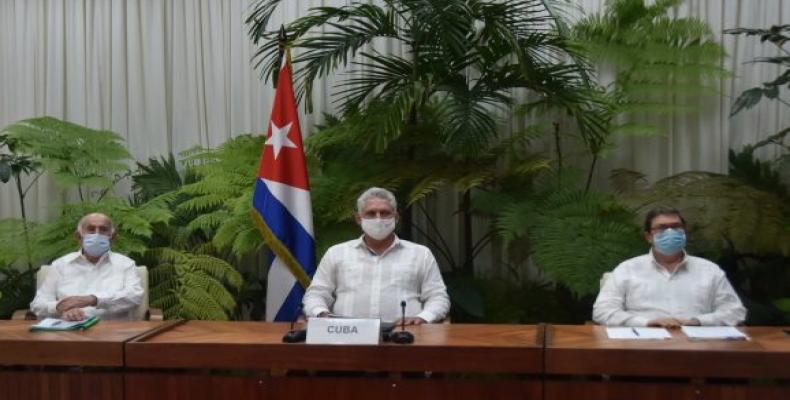 Acompañaron al presidente cubano, José Ramón Machado Ventura (I) y Bruno Rodríguez (D). Foto: @PresidenciaCuba