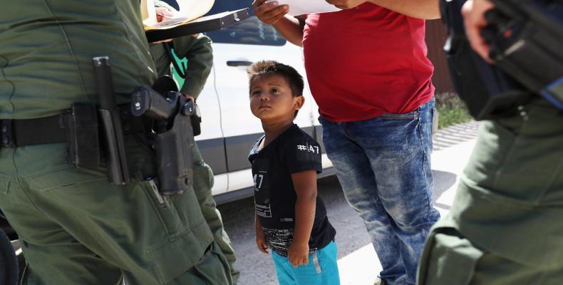 White House misses deadline to reunite migrant children’s.  Photo: AP