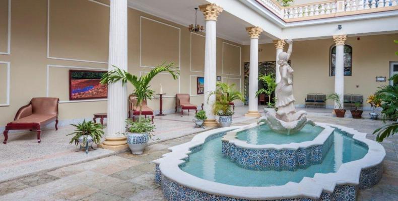 El hotel La Sevillana, sobresale en su diseño y propuestas por estar dedicado a la cultura del país europeo. Foto: cubanacan.cu