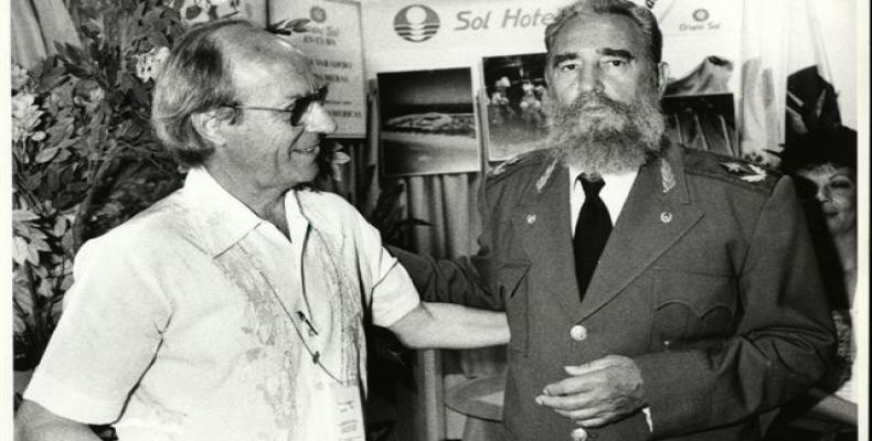 Pedro Martínez Pirez y Fidel Castro en el Pabellón de Cuba en la Exposición Universal de Sevilla, el 26 de Julio de 1992. (Foto/RHC)