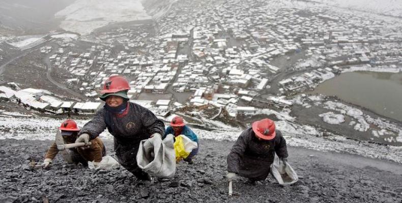 Mineros en la Rinconada, la ciudad más alta del mundo ubicada en Perú. Foto/AFP