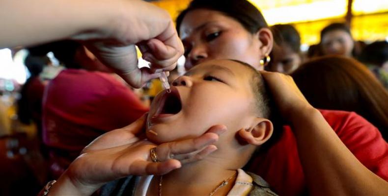 A child receives free polio vaccine during mass vaccination program in the Philippines. (Photo: Reuters)