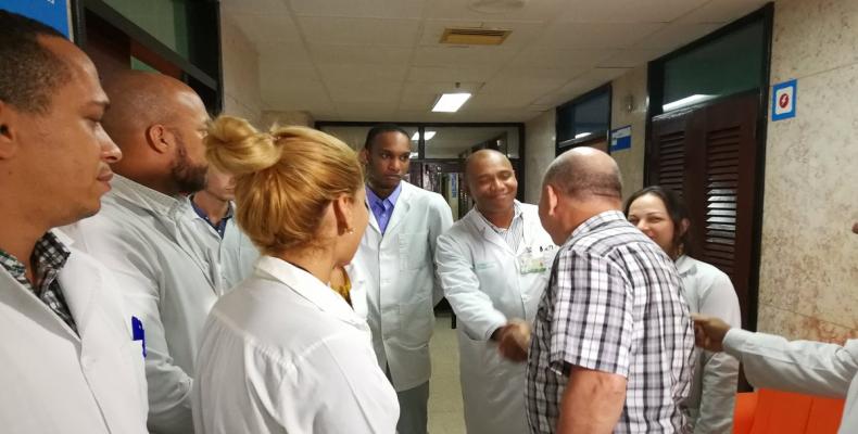 Recorre  Morales Ojeda centros de salud de la capital cubana. Foto: Tomada del Twitter.