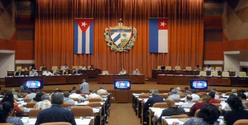 Raúl Castro assiste a sessão de posse da 9ª Legislatura da Assembleia Nacional.