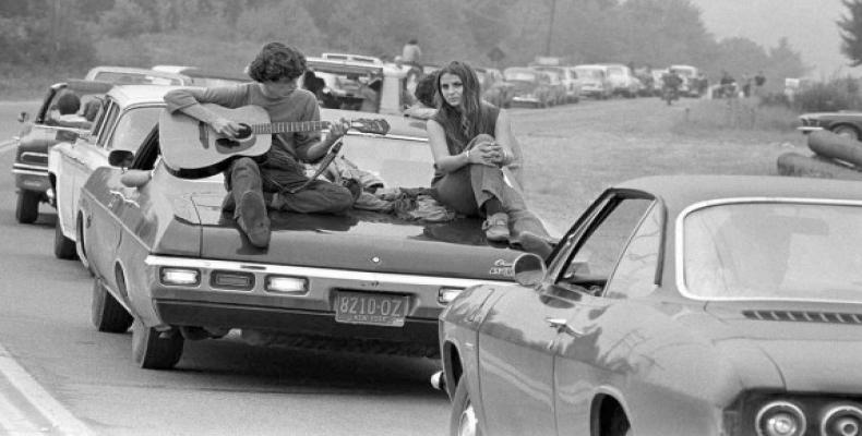 Atasco de coches en una de las carreteras de acceso al festival de Woodstock de 1969 © Baron Wolman - Courtesy Reel Art Press / Mad Cool