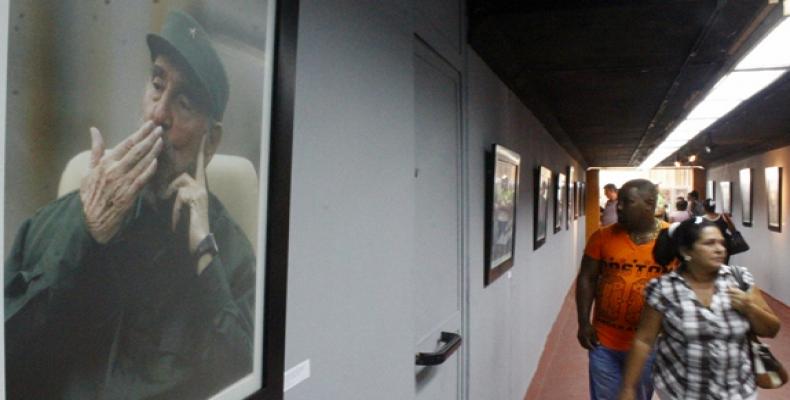 Una veintena de fotografías del líder histórico de la Revolución Fidel Castro se exhiben en la XVII Feria Arte en la Rampa,