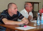 A la izquierda , Onelio Castillo, director de Información Nacional de la Radio Cubana exhortó a trabajar con detalle y perseverancia para lograr un trabajo con buena terminación.